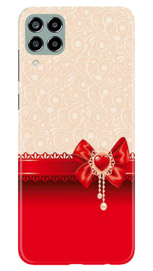 Gift Wrap3 Mobile Back Case for Samsung Galaxy M33 5G (Design - 36)